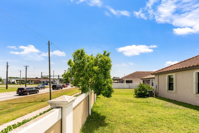 Building Photo - 13156 Green Violet Dr