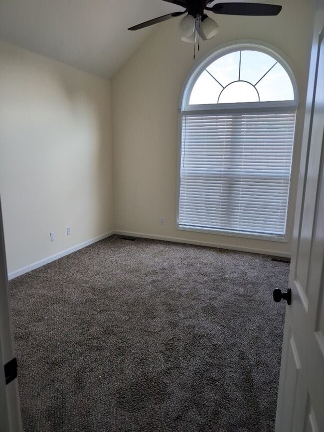 Building Photo - Adorable Ranch with a bonus room and half ...
