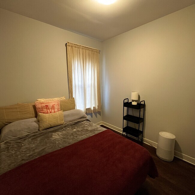 Building Photo - 1431 N Springfield Ave