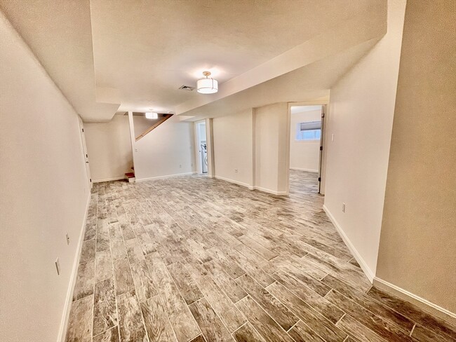 Building Photo - 196 Linwood Ave