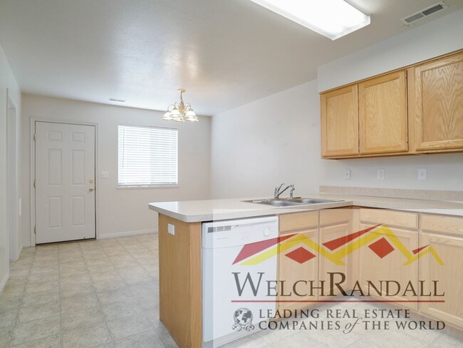 Building Photo - 2 Bed and 1.5 Bath South Ogden Townhome UT!