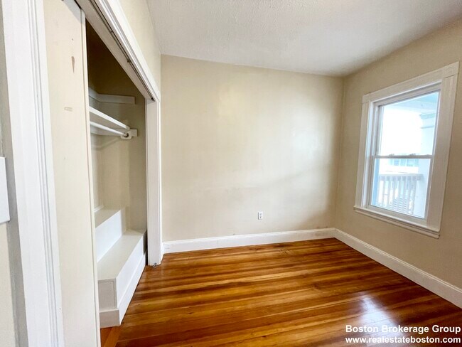 Building Photo - 26 Taft St