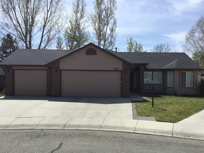 Building Photo - 10621 W Hazelwood Dr