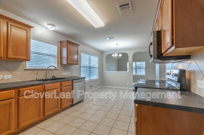 Building Photo - 2424 Dimmitt Dr