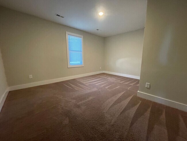 Building Photo - Fully remodeled rancher