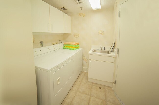 Building Photo - Luxury Seasonal or Annual Rental in the Prestigious Grand Bay Community – Longboat Key