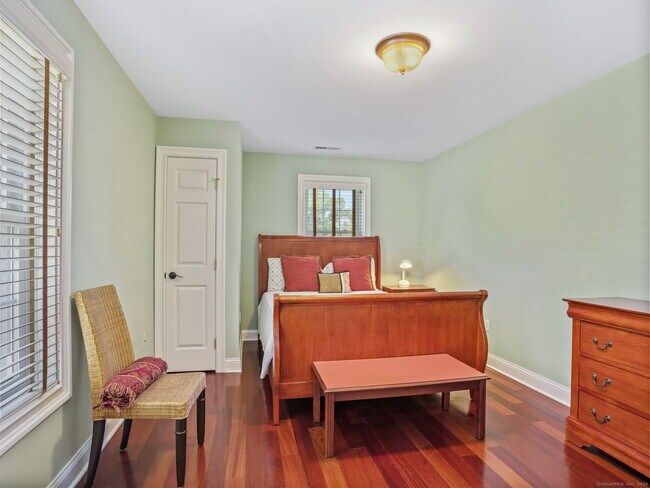 Building Photo - 56 Barholm Ave