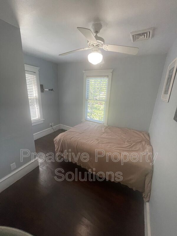 Building Photo - 528 Lindbergh Avenue