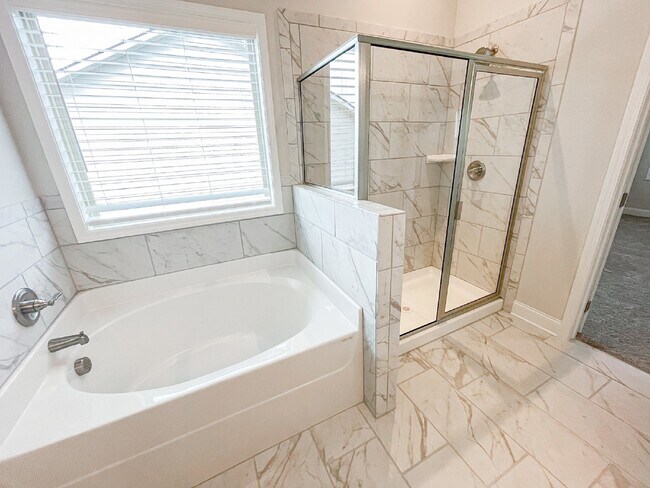 Building Photo - 4624 Silver Oak Dr SW