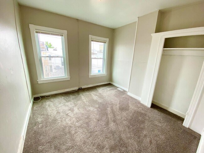 Building Photo - 16 N Madeira St