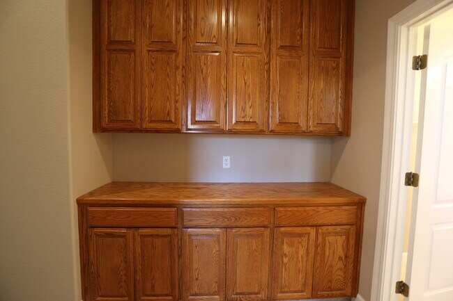 Building Photo - 320 Hartley Dr