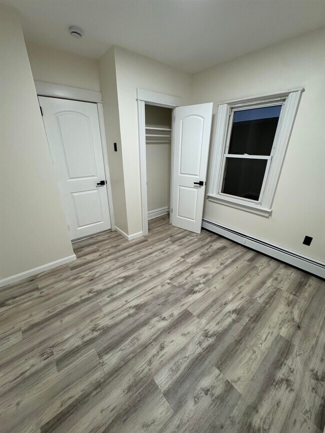 Building Photo - 1417 6th St