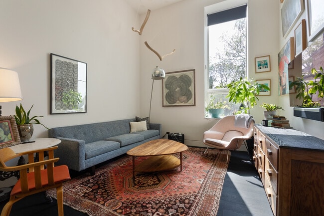 Building Photo - 1019 N Wolcott Ave