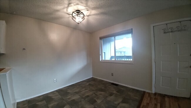 Building Photo - MOVE IN READY!! 2-Bedroom Boulder Condo