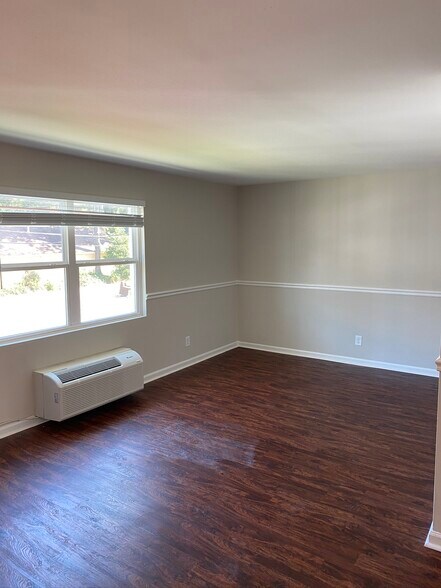 Building Photo - 969 Forest Ave
