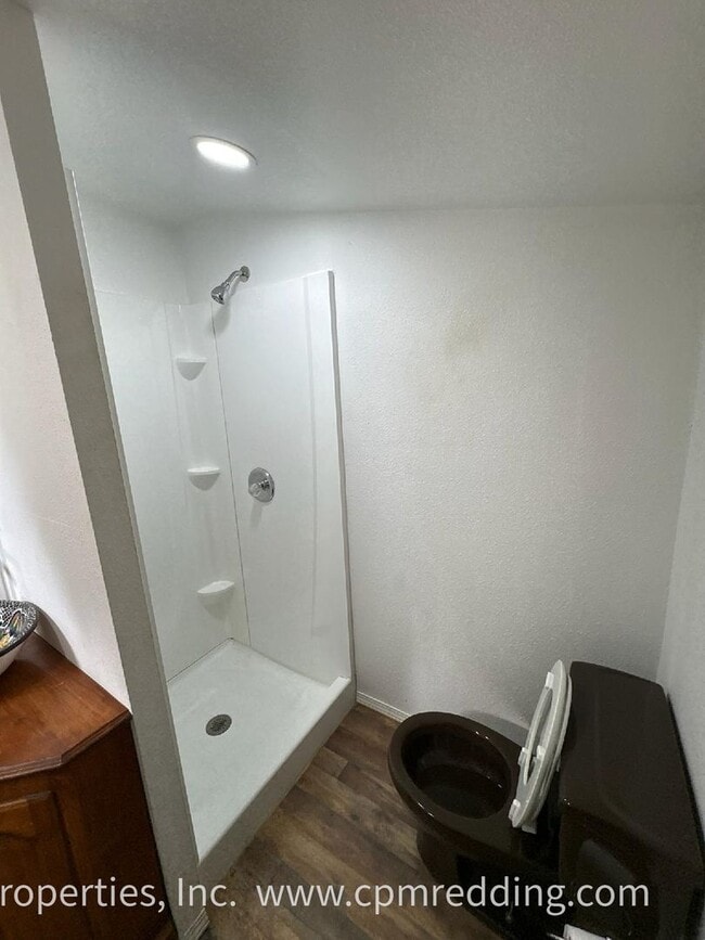 Building Photo - Updated 2-Bedroom House With Refrigerator & Vaulted Ceilings Available Now!