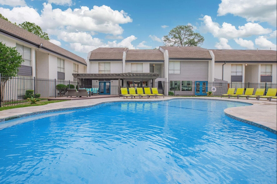 Building Photo - Woods of Spring Grove Apartments