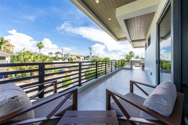 Building Photo - 3320 NE 17th St