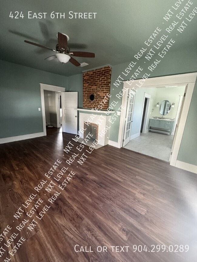 Building Photo - 424 E 6th St