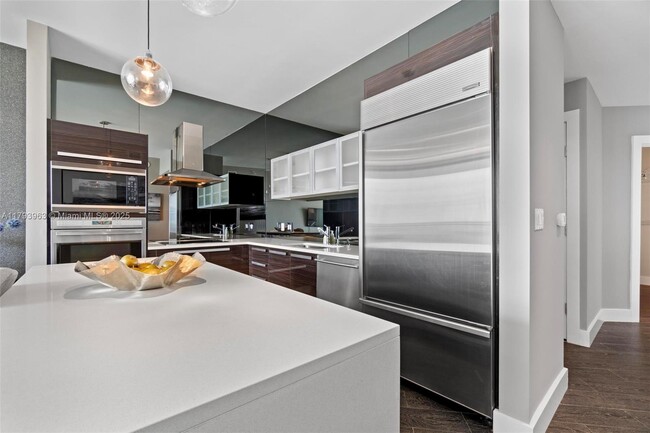 Building Photo - 2020 N Bayshore Dr