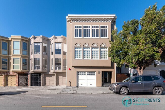 Building Photo - Marina: Remodeled Light-Filled Top-Floor Marina Condo with Private Roof Deck