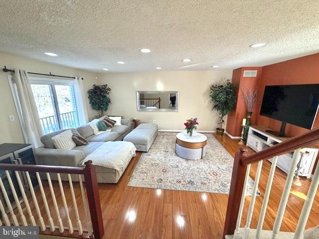 Building Photo - 2 HALSTEAD Pl