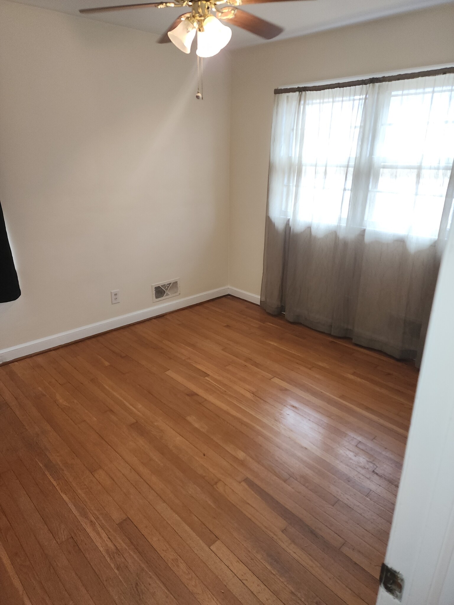 Building Photo - 3843 Plantation Rd NE