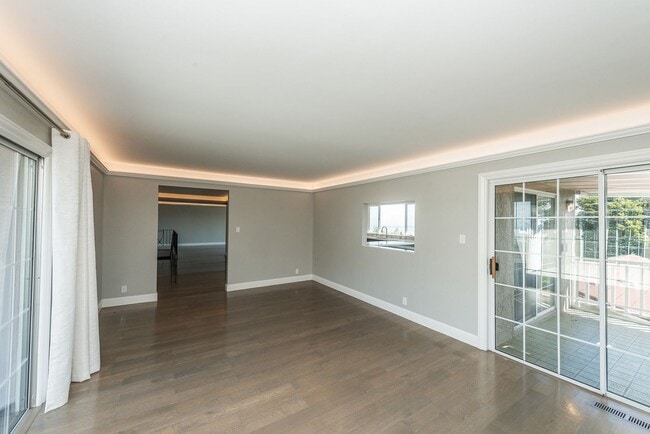 Building Photo - Updated 4 Bed / 2.5 Ba Home in Millbrae Mi...