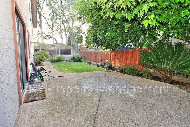 Building Photo - 9529 Lake Natoma Dr
