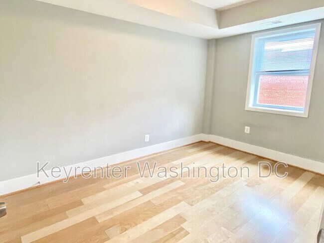 Building Photo - 1715 Montello Ave NE