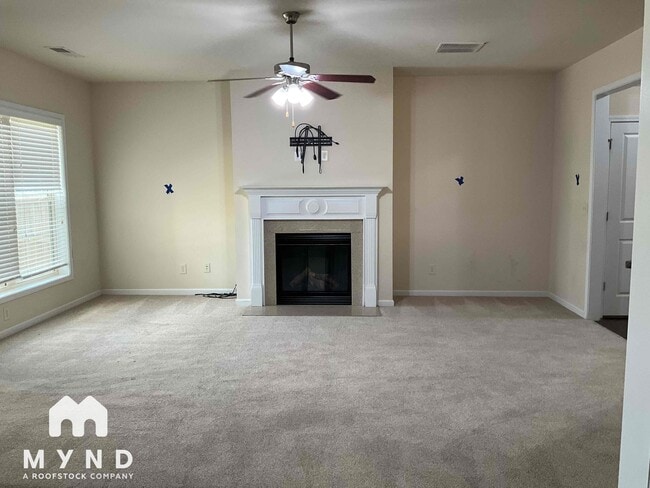 Building Photo - 6060 Weddington Dr