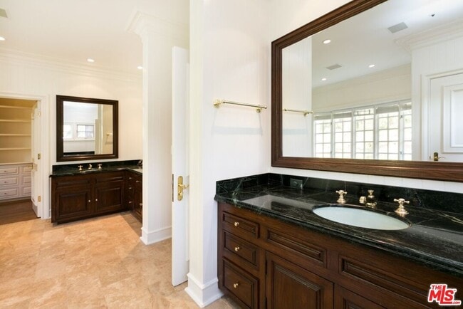 Building Photo - 1450 Cuesta Linda Dr