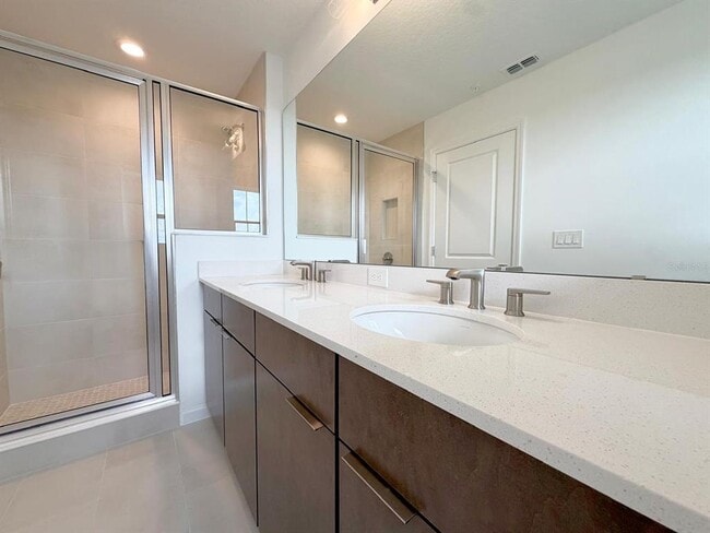 Building Photo - 1887 Pinecliff Dr