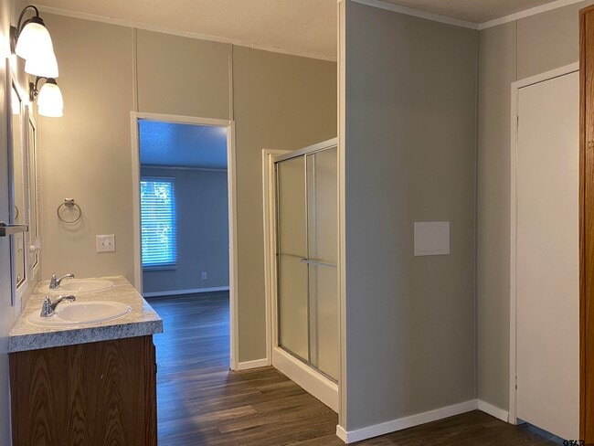 Building Photo - 22944 Shell Shore Dr