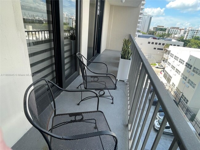 Building Photo - 2625 Collins Ave