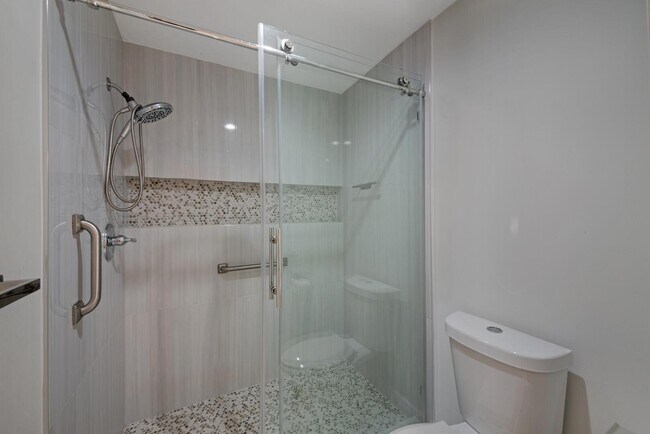 Building Photo - 6241 Pointe Regal Cir