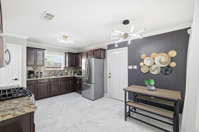 Building Photo - 2720 Wild Grove Ln