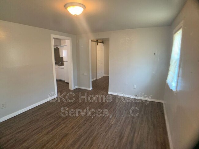 Building Photo - 1300 SW 34th St
