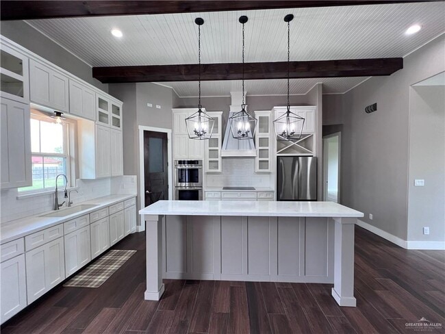 Building Photo - 5605 E Pecan Dr