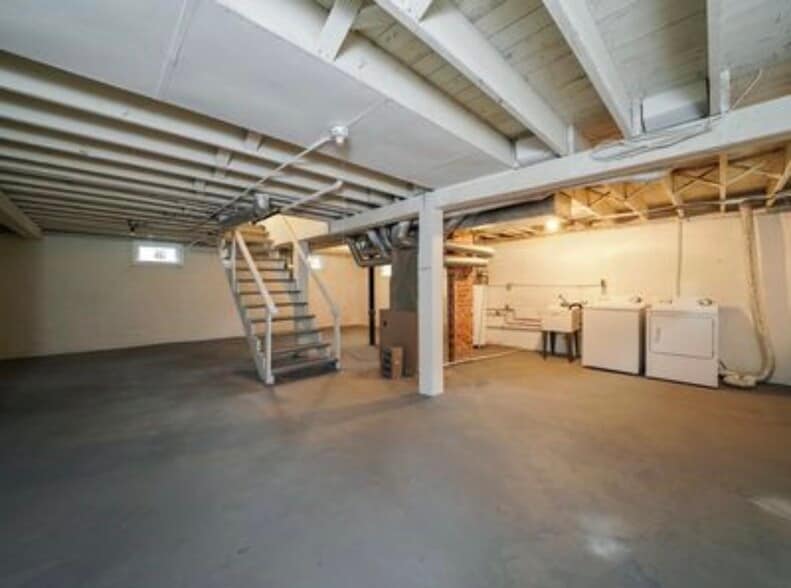 Building Photo - 936 S Main St