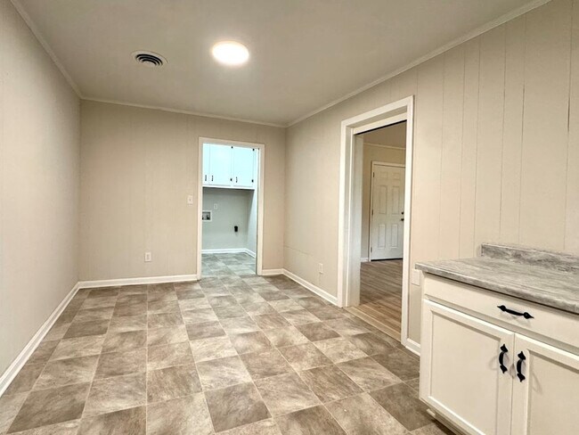 Building Photo - 868 Watts Dr