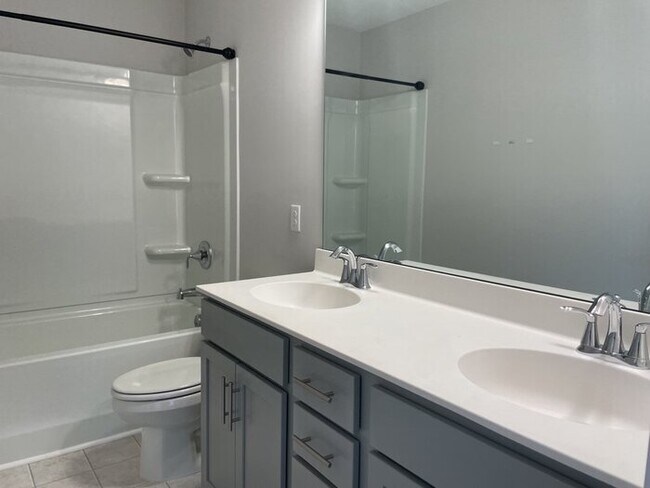 Building Photo - 2903 Siebold Dr