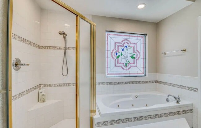 Building Photo - Short Term leases optionn4 Bedrooms 3 baths( near by Sunland Park Dr & Mesa St)