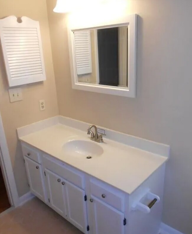 Building Photo - NEW LISTING!!!!!