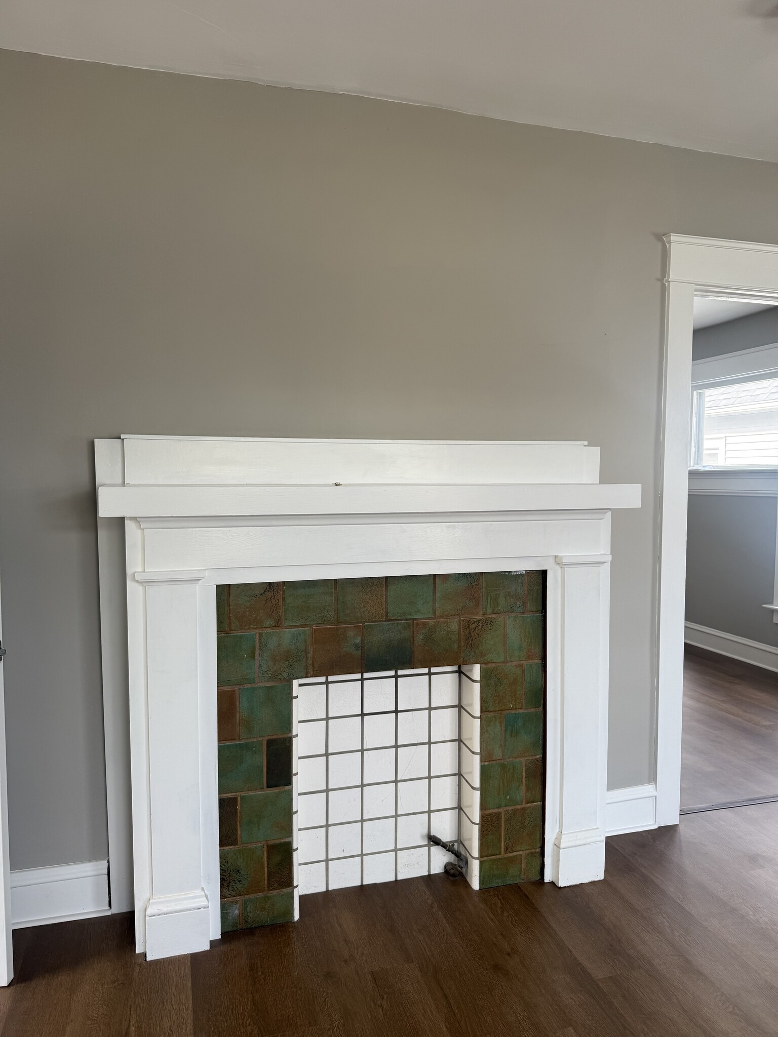 Living room - 225 E 31st St