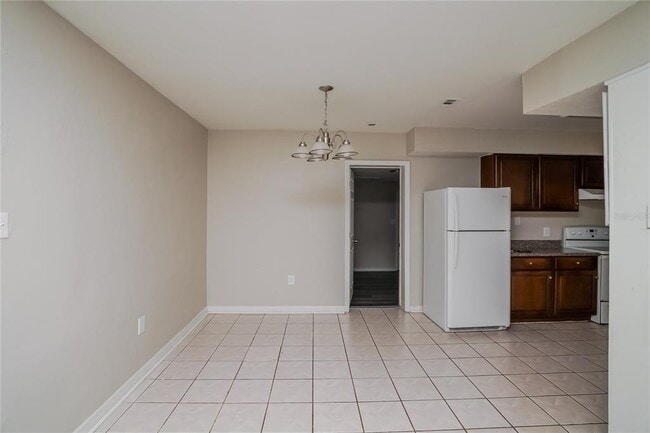 Building Photo - 6129 Hialeah St