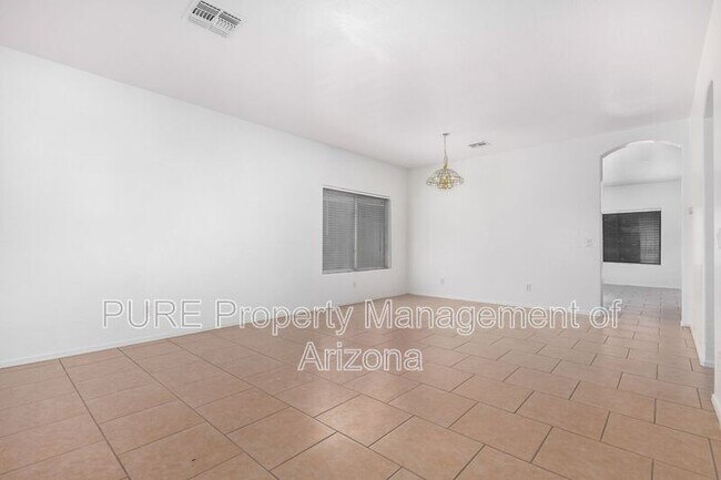 Building Photo - 322 S 116th Ave