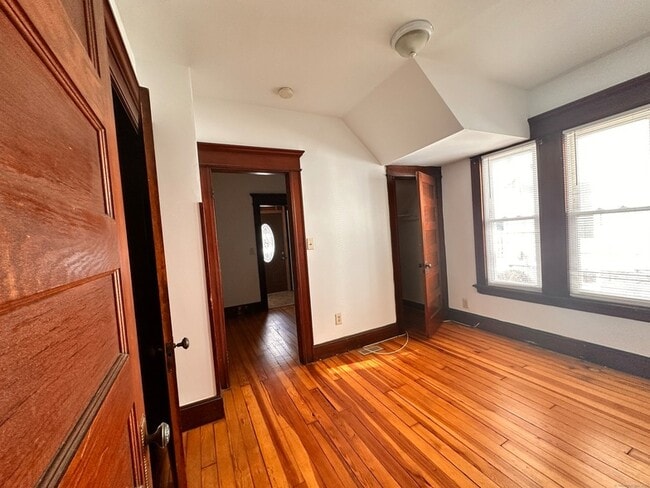 Building Photo - 227 Olivia St