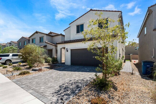 Building Photo - Luxury Home with Solar Panels Included!