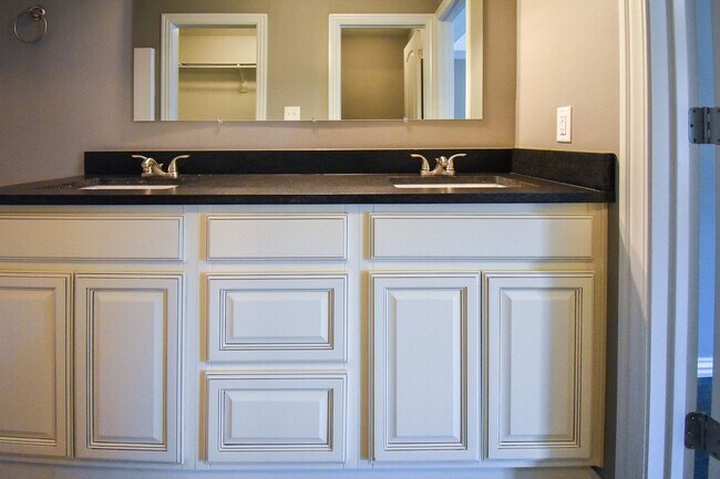 Building Photo - Stunning 3 bedroom, 2 bathroom Home available in Prairie Grove!